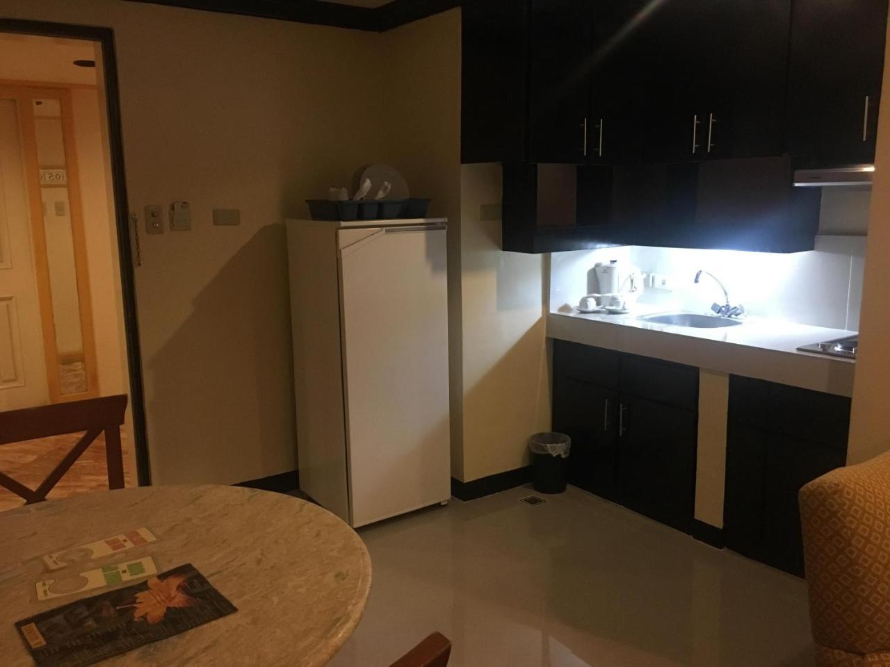 Lourdes Suites Makati City Exterior foto
